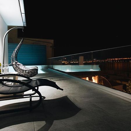 Villa Magna - Seaside Villa With Pool And Sauna โตรกีร์ ภายนอก รูปภาพ
