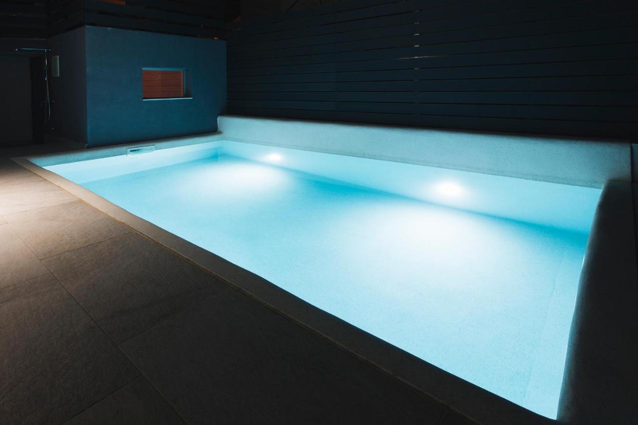 Villa Magna - Seaside Villa With Pool And Sauna โตรกีร์ ภายนอก รูปภาพ