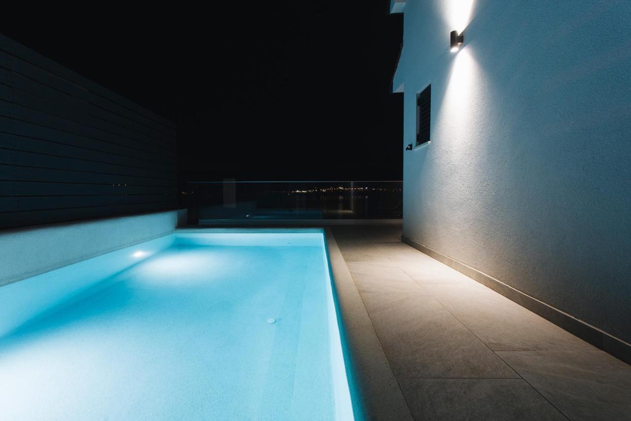 Villa Magna - Seaside Villa With Pool And Sauna โตรกีร์ ภายนอก รูปภาพ