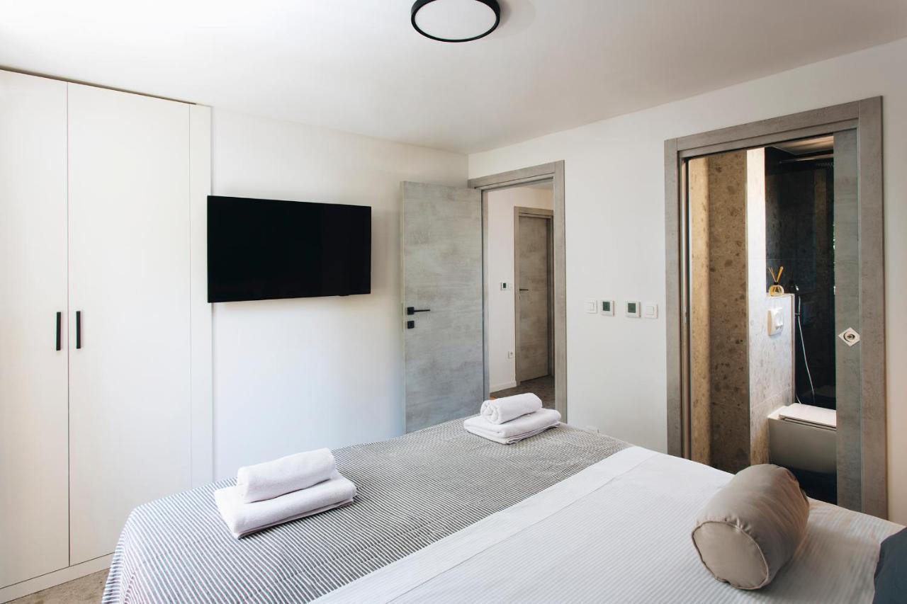 Villa Magna - Seaside Villa With Pool And Sauna โตรกีร์ ภายนอก รูปภาพ